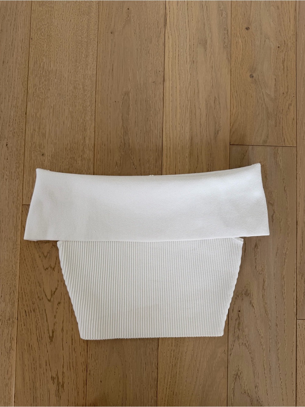 Aritzia Babaton off shoulder sculpt crop top